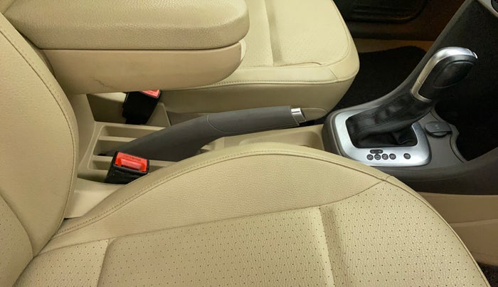 2018 Volkswagen Vento HIGHLINE PLUS 1.2 AT 16 ALLOY, Petrol, Automatic, 30,593 km, Gear Lever