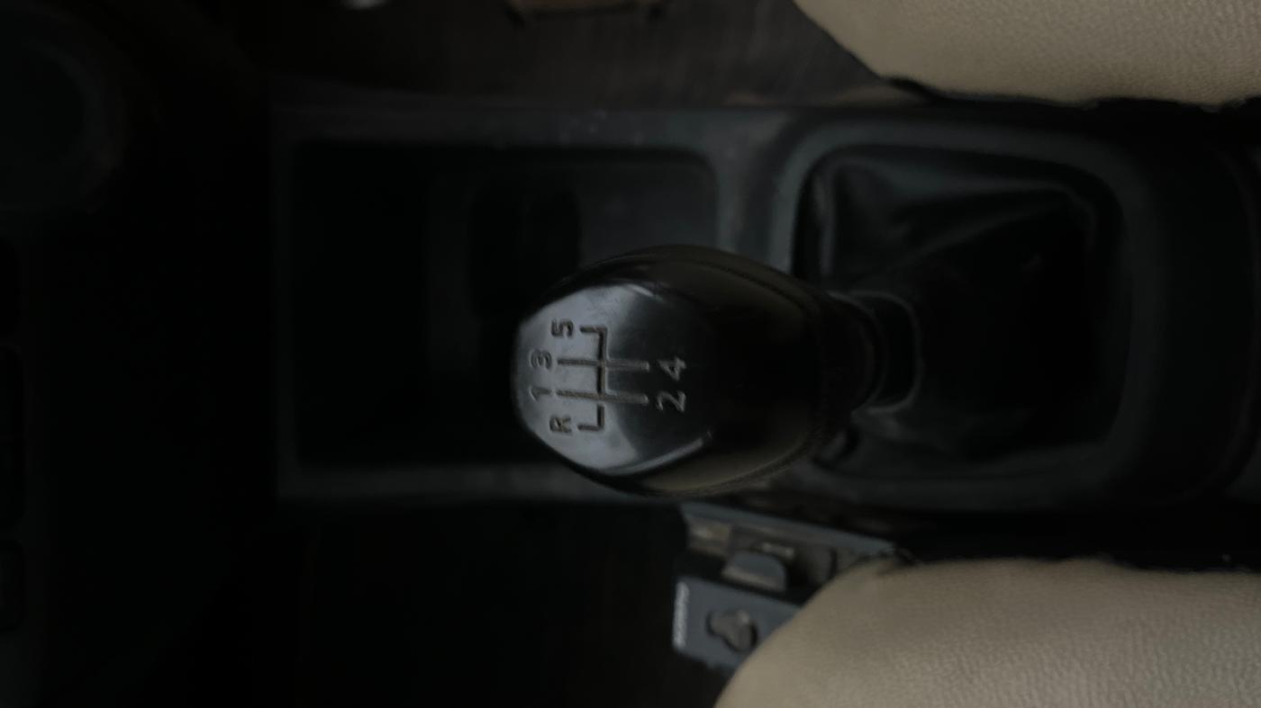 2016 Renault Kwid RXT 0.8, Petrol, Manual, 73,497 km, Gear Lever