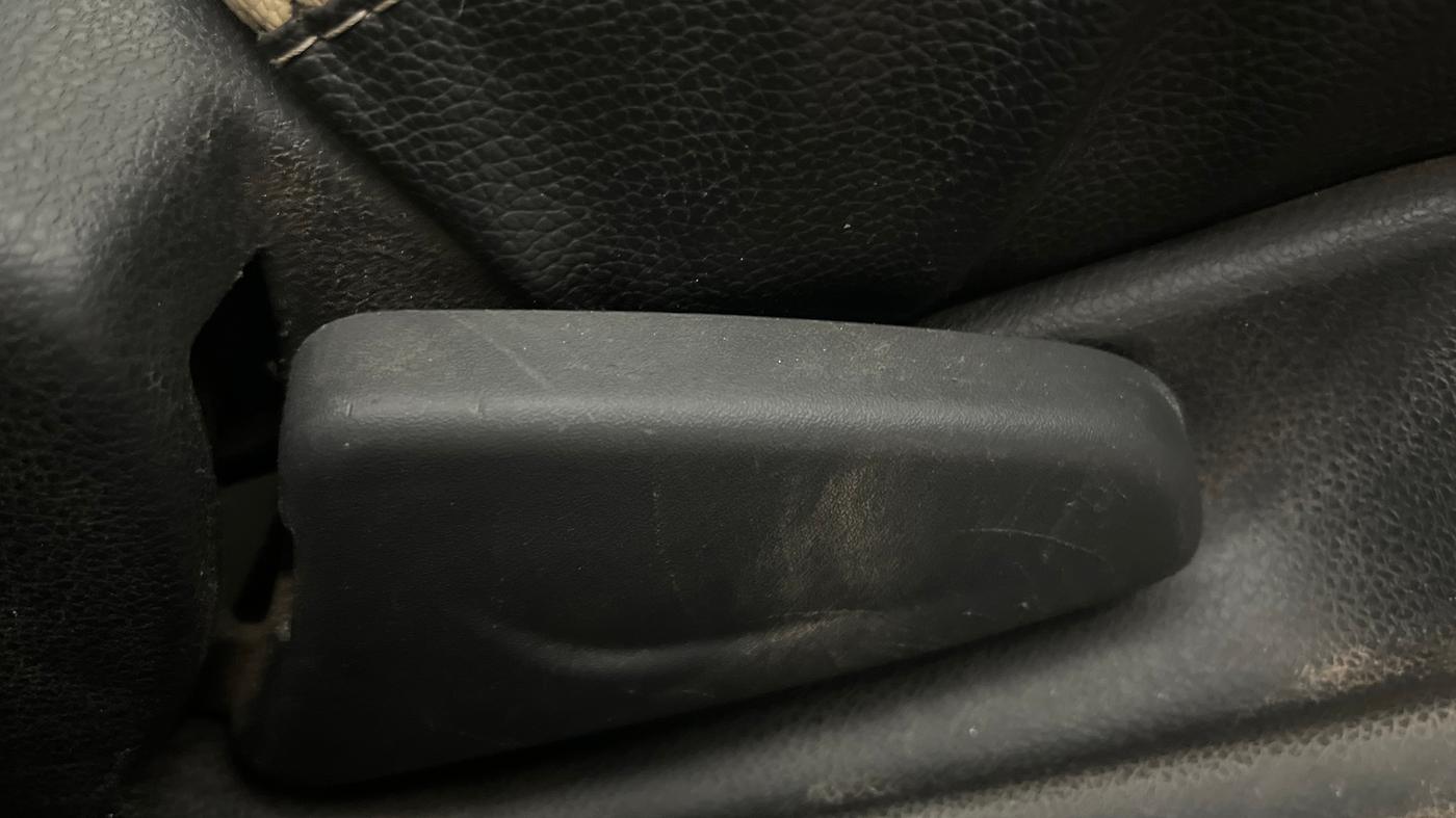 2016 Renault Kwid RXT 0.8, Petrol, Manual, 73,497 km, Driver Side Adjustment Panel