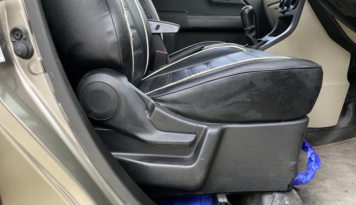 2021 Maruti New Wagon-R LXI CNG (O) 1.0, CNG, Manual, 43,516 km, Driver Side Adjustment Panel