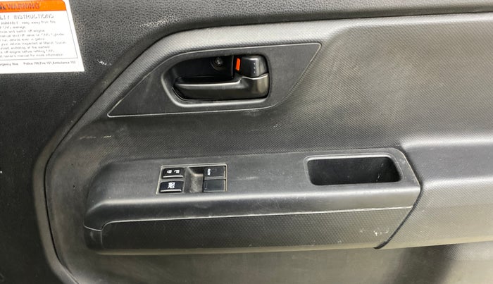 2021 Maruti New Wagon-R LXI CNG (O) 1.0, CNG, Manual, 43,516 km, Driver Side Door Panels Control