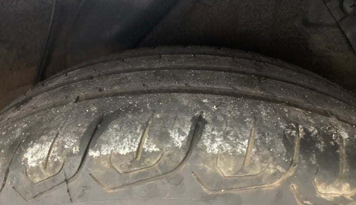 2014 Hyundai Elite i20 SPORTZ 1.4 CRDI, Diesel, Manual, 1,37,256 km, Left Rear Tyre Tread