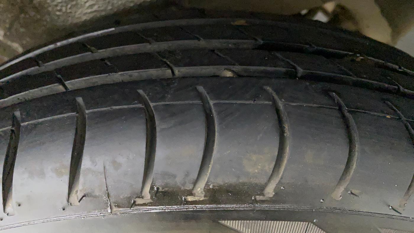 2018 Maruti Wagon R 1.0 LXI CNG, CNG, Manual, 35,425 km, Left Front Tyre Tread