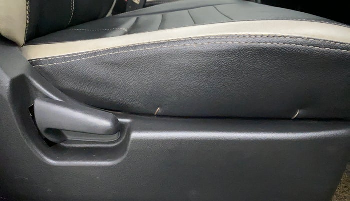 2018 Maruti Wagon R 1.0 LXI CNG, CNG, Manual, 35,425 km, Driver Side Adjustment Panel