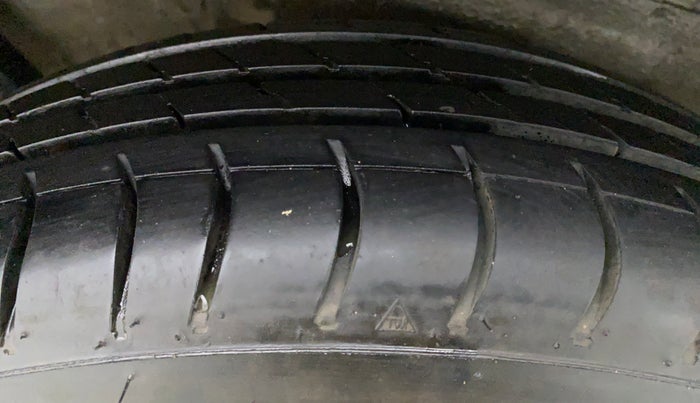 2018 Maruti Wagon R 1.0 LXI CNG, CNG, Manual, 35,425 km, Right Front Tyre Tread