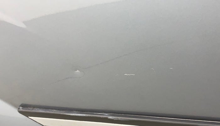 2014 Mahindra XUV500 W6, Diesel, Manual, 1,33,365 km, Right rear door - Minor scratches