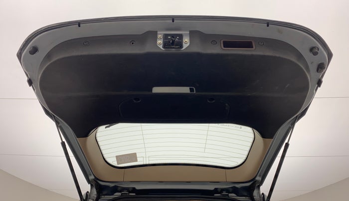 2014 Mahindra XUV500 W6, Diesel, Manual, 1,33,365 km, Boot Door Open