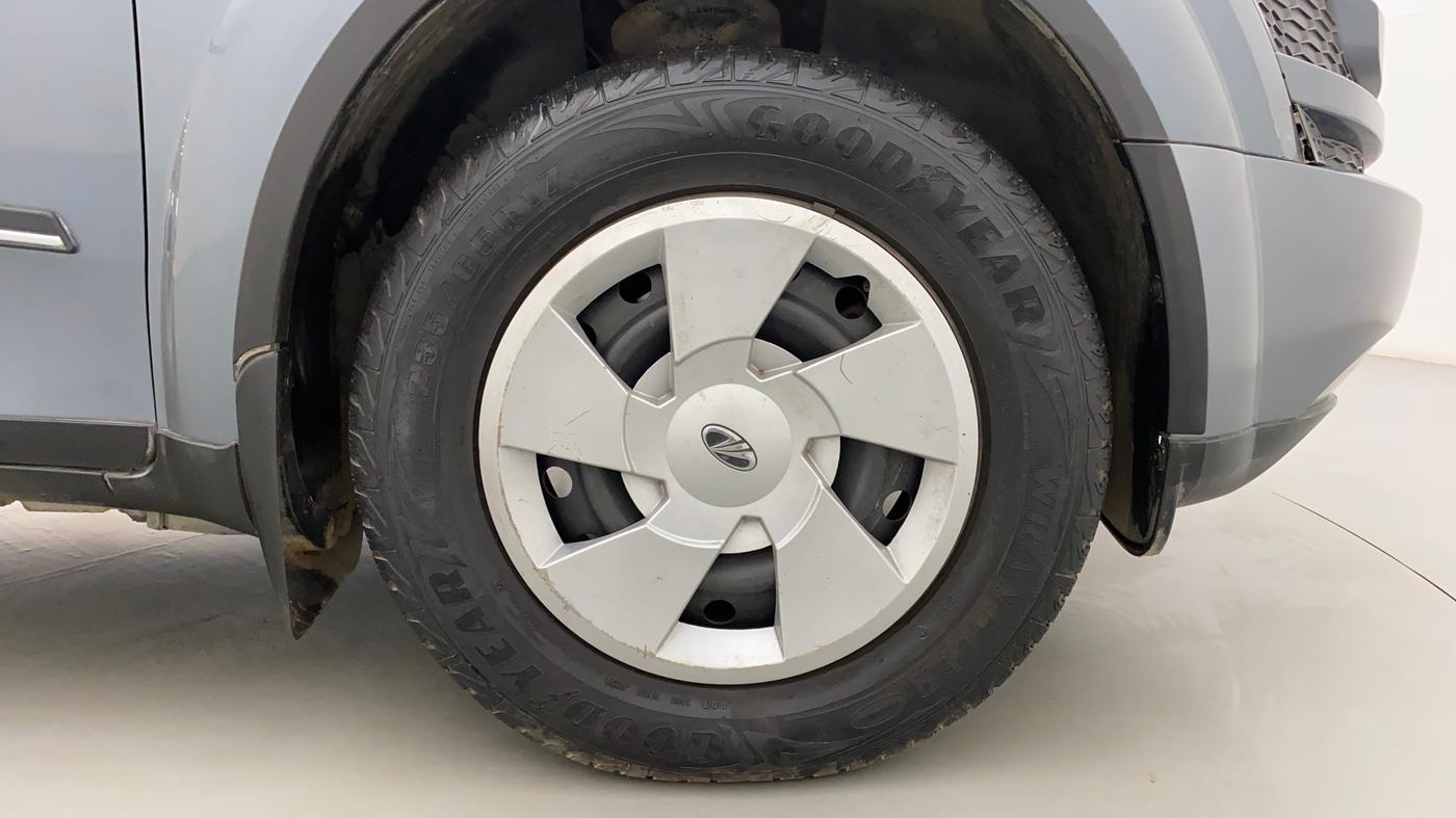 2014 Mahindra XUV500 W6, Diesel, Manual, 1,33,365 km, Right Front Wheel