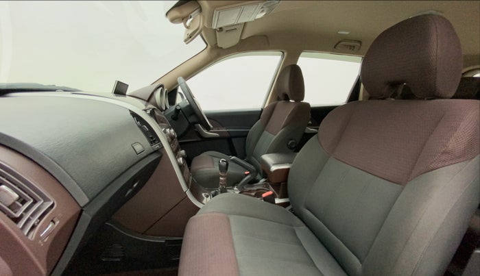 2014 Mahindra XUV500 W6, Diesel, Manual, 1,33,365 km, Right Side Front Door Cabin
