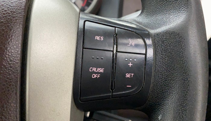 2014 Mahindra XUV500 W6, Diesel, Manual, 1,33,365 km, Adaptive Cruise Control