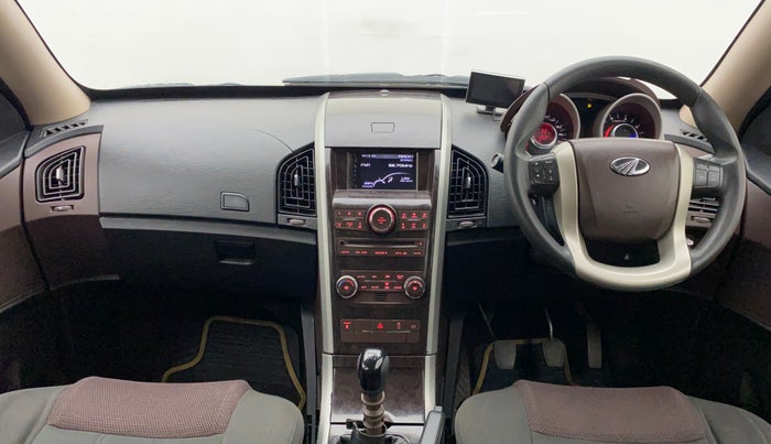 2014 Mahindra XUV500 W6, Diesel, Manual, 1,33,365 km, Dashboard