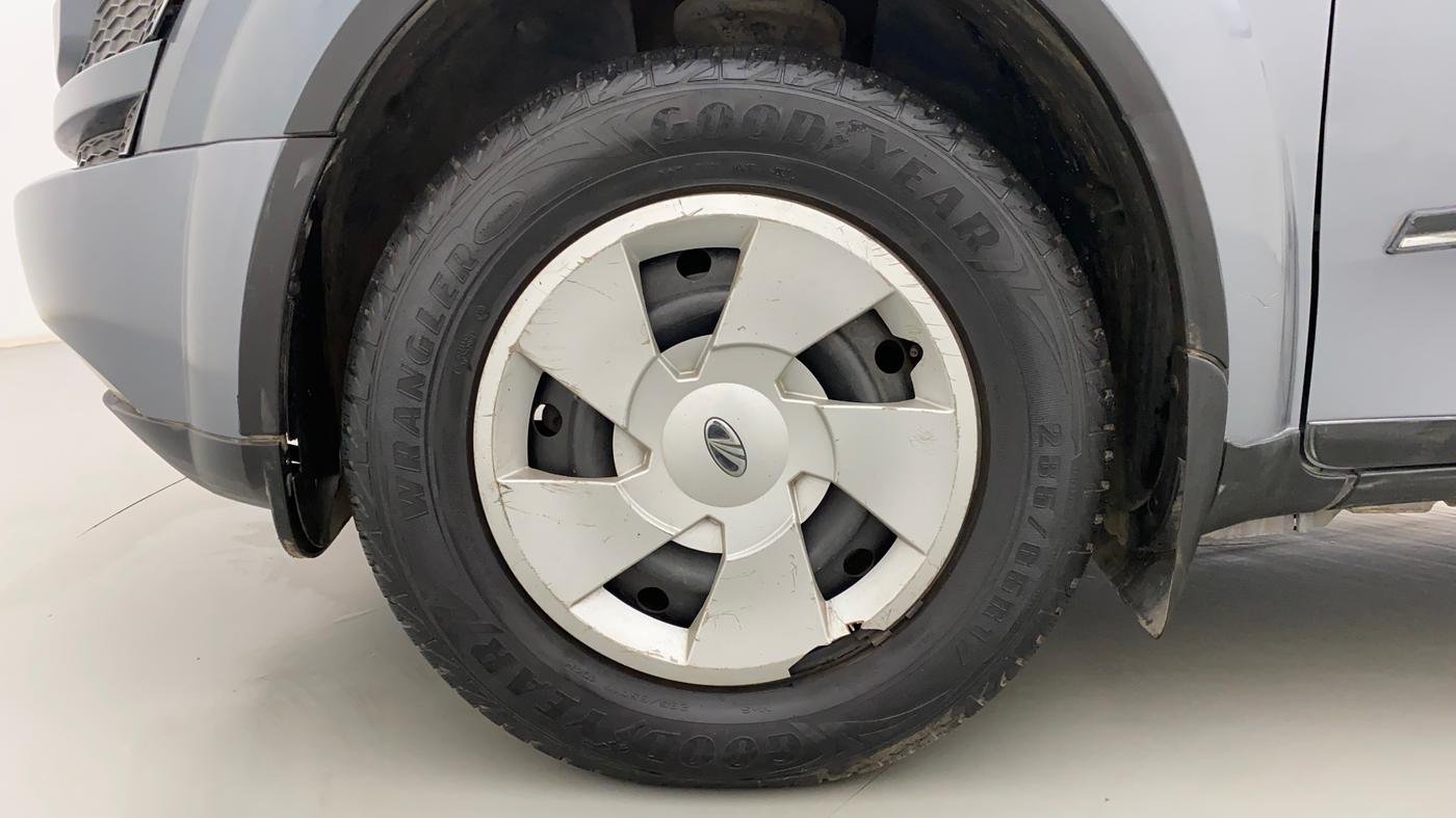 2014 Mahindra XUV500 W6, Diesel, Manual, 1,33,365 km, Left Front Wheel
