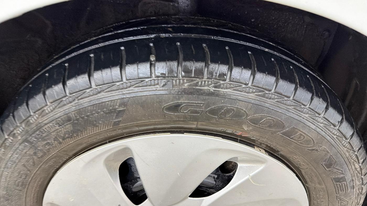 2019 Maruti Celerio VXI AMT, Petrol, Automatic, 69,304 km, Right Front Tyre Tread