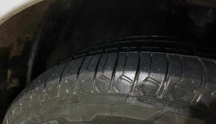 2022 Hyundai GRAND I10 NIOS SPORTZ 1.2 KAPPA VTVT CNG, CNG, Manual, 84,030 km, Right Front Tyre Tread