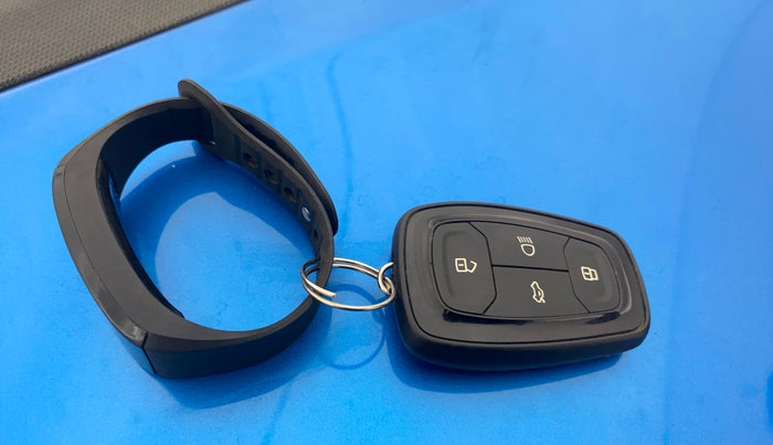 2022 Tata ALTROZ XZ PETROL, Petrol, Manual, 17,462 km, Key Close Up