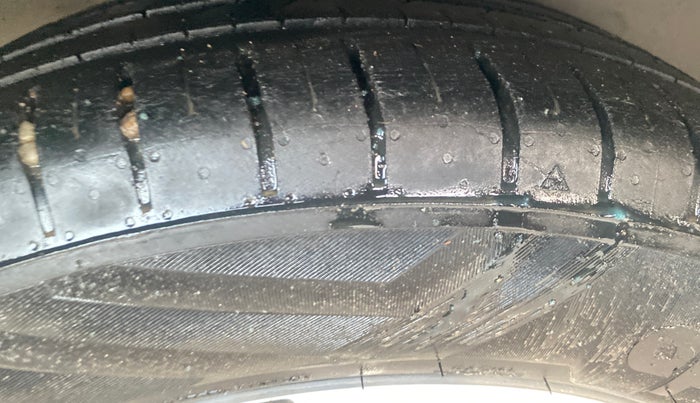 2017 Honda WR-V 1.2L I-VTEC VX MT, CNG, Manual, 1,04,053 km, Right Rear Tyre Tread