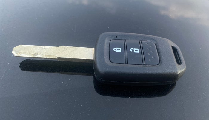 2017 Honda WR-V 1.2L I-VTEC VX MT, CNG, Manual, 1,04,053 km, Key Close Up