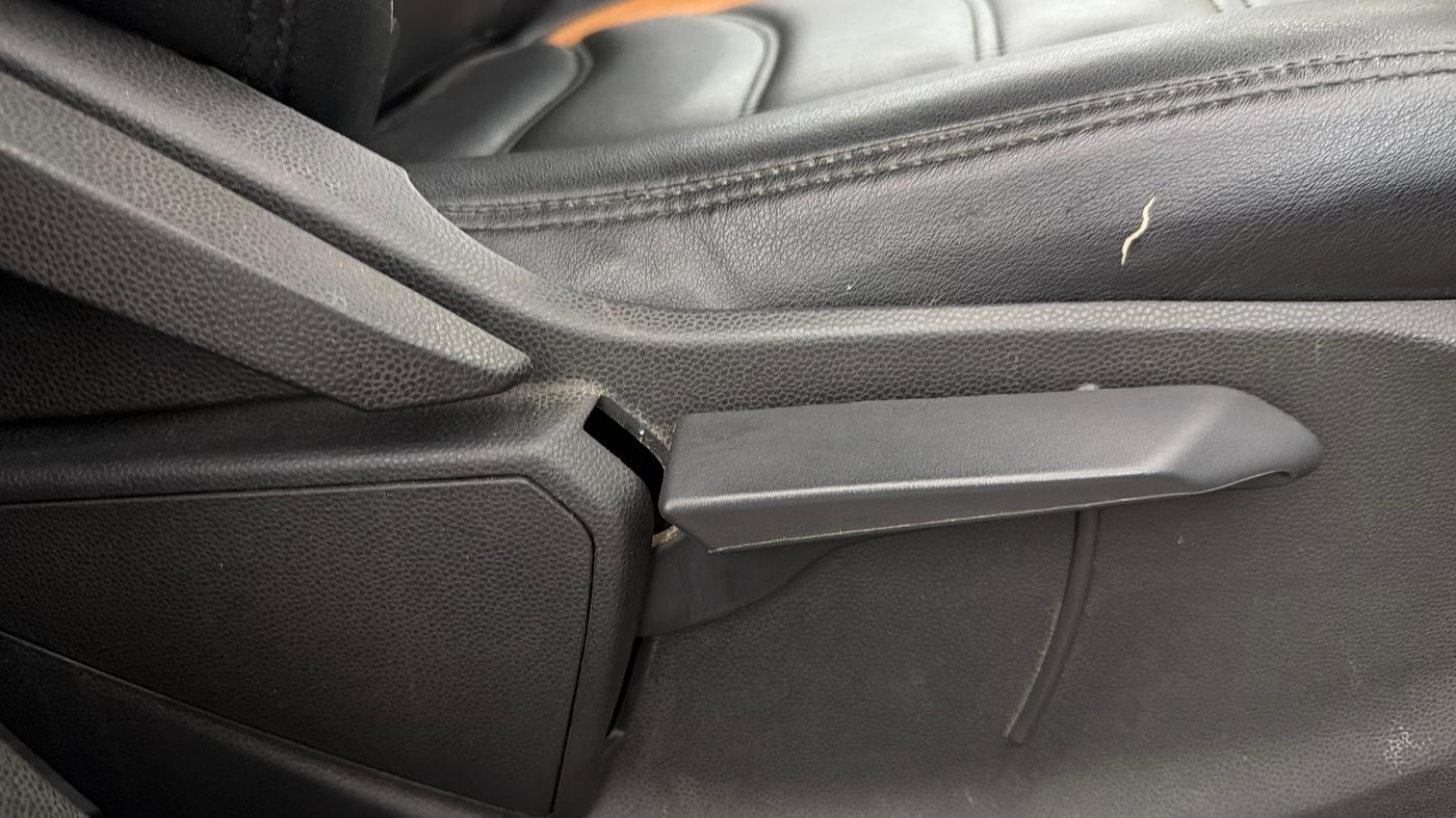 2016 Ford Ecosport TITANIUM 1.5L PETROL AT, Petrol, Automatic, 64,938 km, Driver Side Adjustment Panel