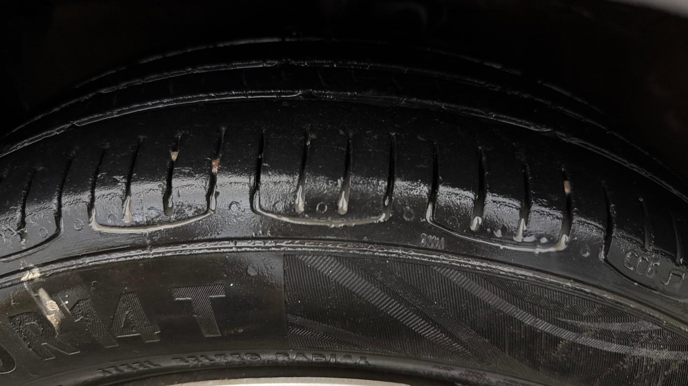 2014 Maruti Celerio VXI CNG, CNG, Manual, 66,646 km, Left Front Tyre Tread
