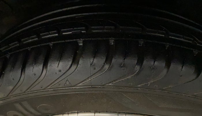 2014 Toyota Etios CROSS 1.2 G, Petrol, Manual, 49,998 km, Left Rear Tyre Tread