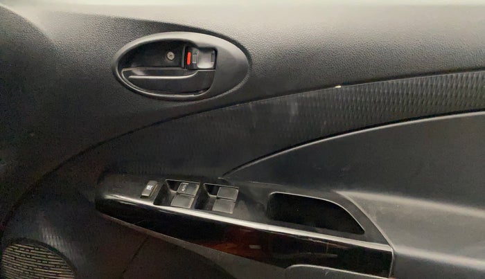 2014 Toyota Etios CROSS 1.2 G, Petrol, Manual, 49,998 km, Driver Side Door Panels Control