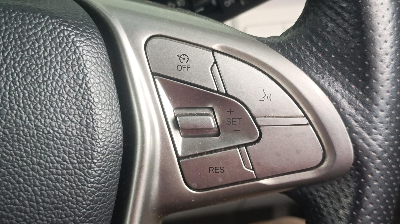 2020 Mahindra XUV300 W8 1.2 PETROL, Petrol, Manual, 35,617 km, Adaptive Cruise Control