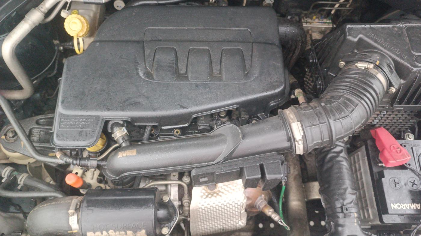 2020 Mahindra XUV300 W8 1.2 PETROL, Petrol, Manual, 35,617 km, Engine View