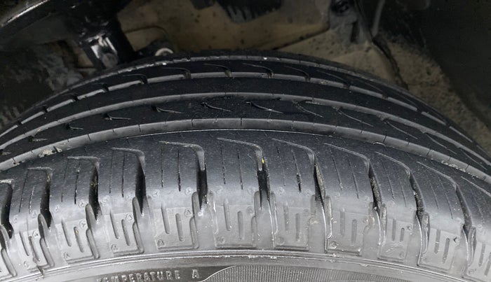 2018 Renault Duster RXZ 85 PS DIESEL, Diesel, Manual, 63,127 km, Right Front Tyre Tread