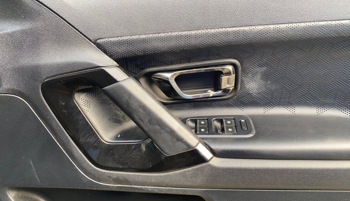 2022 Tata Harrier XZ PLUS 2.0L DARK EDITION, Diesel, Manual, 77,309 km, Driver Side Door Panels Control