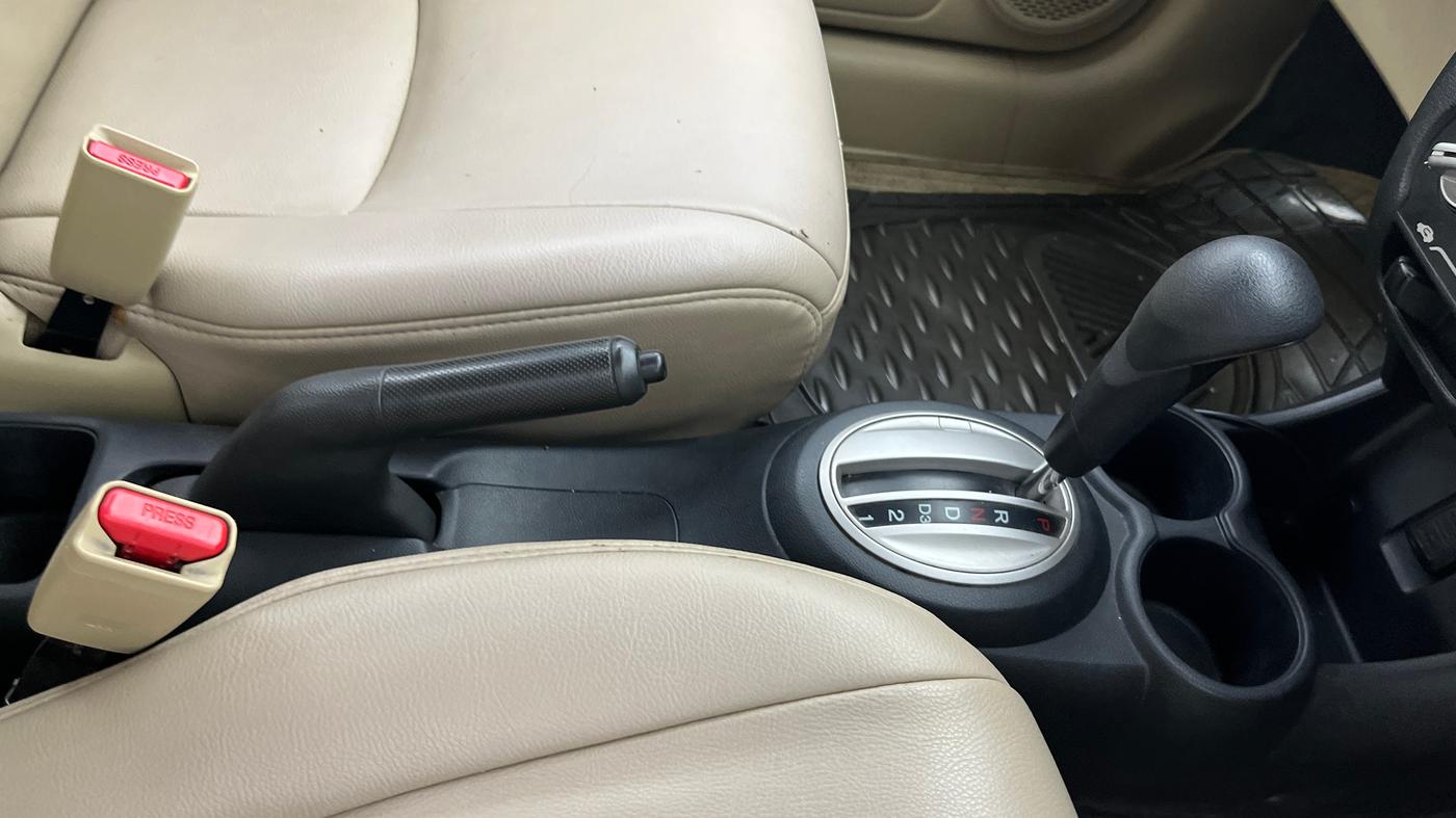 2014 Honda Amaze 1.2L I-VTEC S AT, Petrol, Automatic, 46,000 km, Gear Lever