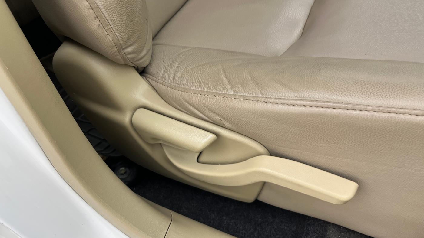 2014 Honda Amaze 1.2L I-VTEC S AT, Petrol, Automatic, 46,000 km, Driver Side Adjustment Panel
