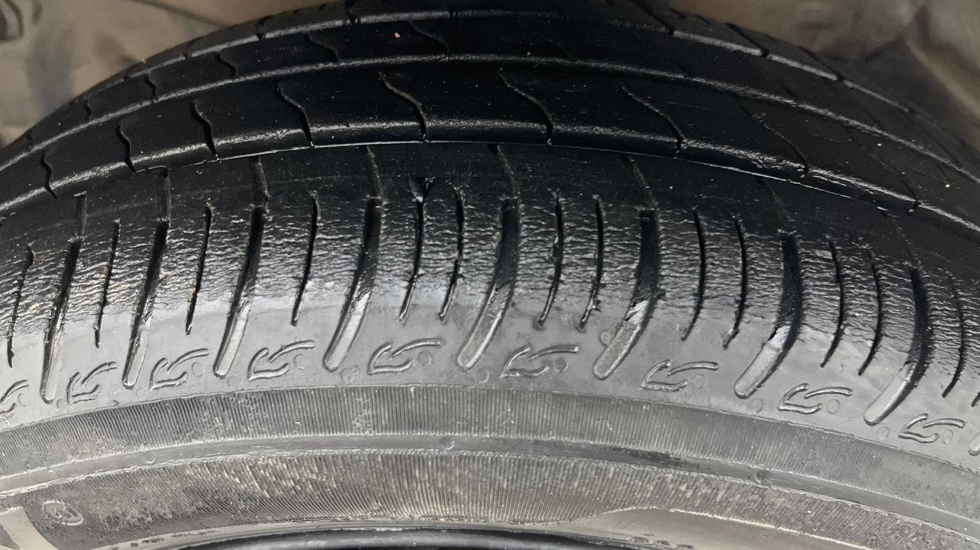 2014 Honda Amaze 1.2L I-VTEC S AT, Petrol, Automatic, 46,000 km, Left Front Tyre Tread
