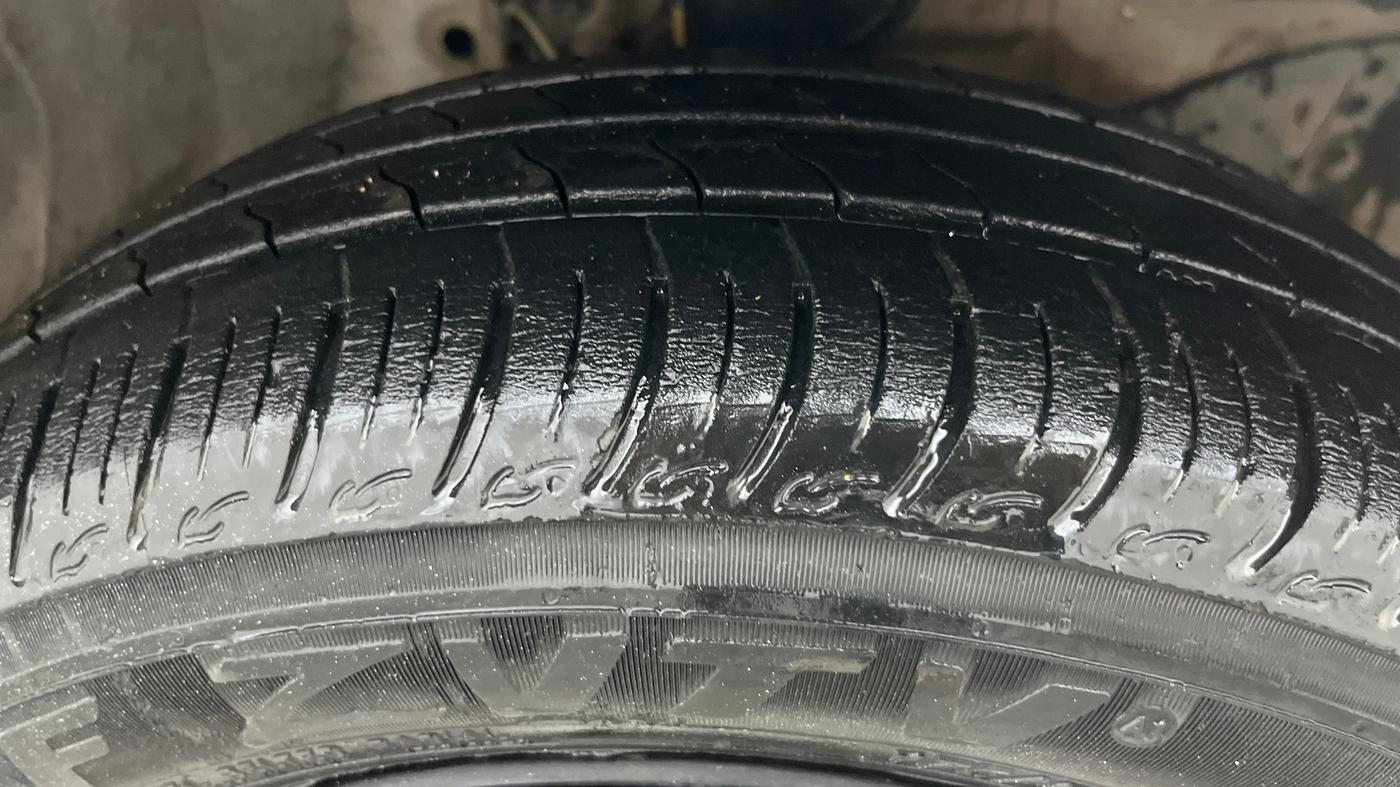 2014 Honda Amaze 1.2L I-VTEC S AT, Petrol, Automatic, 46,000 km, Right Front Tyre Tread