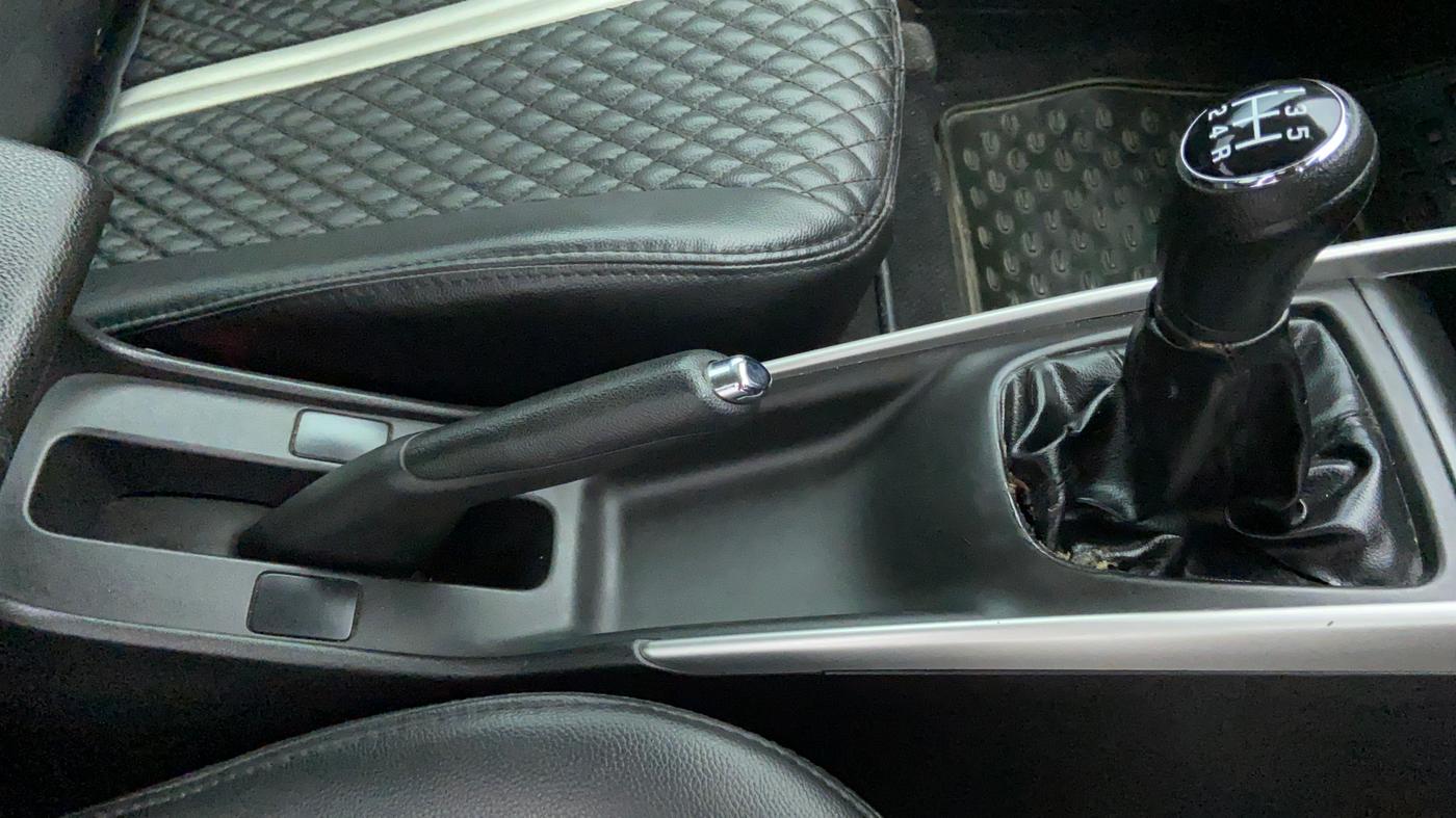 2015 Maruti Baleno ZETA DDIS 190, Diesel, Manual, 48,083 km, Gear Lever