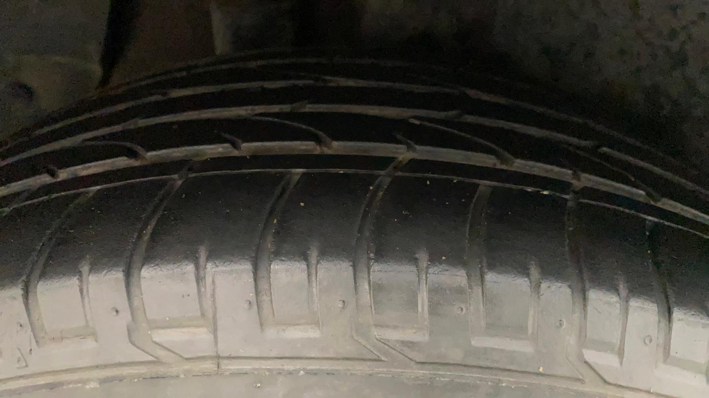 2016 Hyundai Creta SX PLUS AT 1.6 PETROL, Petrol, Automatic, 97,183 km, Right Rear Tyre Tread