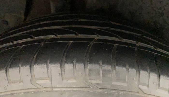 2016 Hyundai Creta SX PLUS AT 1.6 PETROL, Petrol, Automatic, 97,183 km, Right Rear Tyre Tread