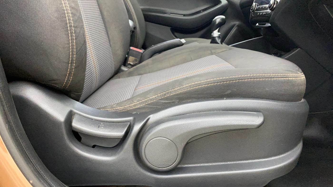 2018 Hyundai i20 Active 1.2 SX, Petrol, Manual, 1,12,635 km, Driver Side Adjustment Panel