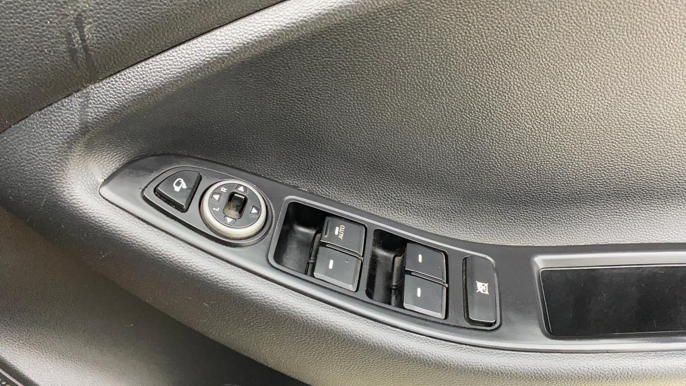 2018 Hyundai i20 Active 1.2 SX, Petrol, Manual, 1,12,635 km, Driver Side Door Panels Control