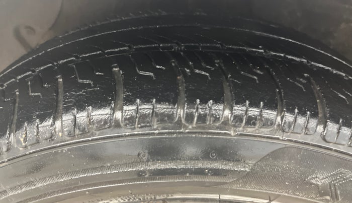 2017 Hyundai Xcent SX 1.2, Petrol, Manual, 38,127 km, Left Front Tyre Tread