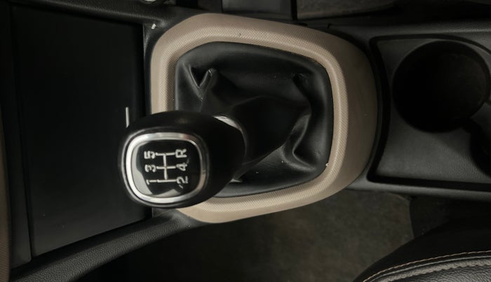 2017 Hyundai Xcent SX 1.2, Petrol, Manual, 38,127 km, Gear Lever