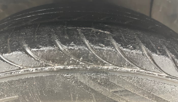 2017 Hyundai Xcent SX 1.2, Petrol, Manual, 38,127 km, Right Front Tyre Tread