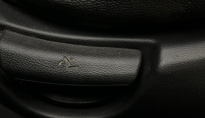 2017 Hyundai Xcent SX 1.2, Petrol, Manual, 38,127 km, Driver Side Adjustment Panel