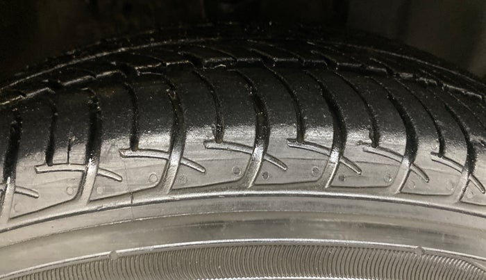 2019 Maruti New Wagon-R ZXI 1.2 AMT, Petrol, Automatic, 83,840 km, Right Front Tyre Tread