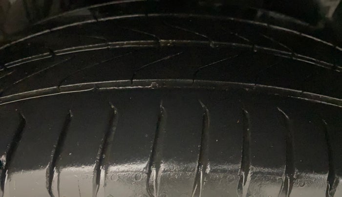 2019 Skoda Rapid STYLE 1.6 MPI, Petrol, Manual, 1,17,061 km, Right Rear Tyre Tread