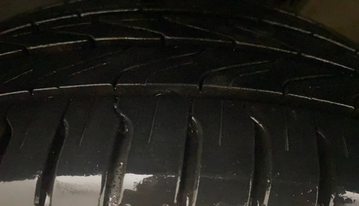 2019 Skoda Rapid STYLE 1.6 MPI, Petrol, Manual, 1,17,061 km, Left Front Tyre Tread