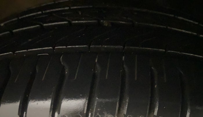 2019 Skoda Rapid STYLE 1.6 MPI, Petrol, Manual, 1,17,061 km, Right Front Tyre Tread