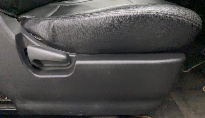 2014 Maruti Wagon R 1.0 LXI CNG, CNG, Manual, 81,229 km, Driver Side Adjustment Panel
