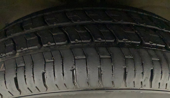 2014 Maruti Wagon R 1.0 LXI CNG, CNG, Manual, 81,229 km, Right Front Tyre Tread