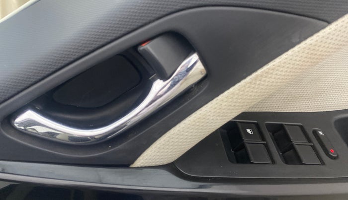 2021 Tata NEXON XZA PLUS SUNROOF PETROL, Petrol, Automatic, 54,732 km, Driver Side Door Panels Control