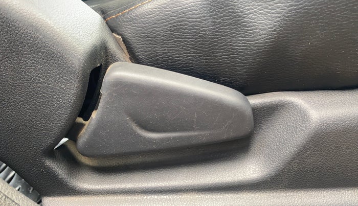 2016 Renault Kwid RXT 0.8, Petrol, Manual, 86,050 km, Driver Side Adjustment Panel